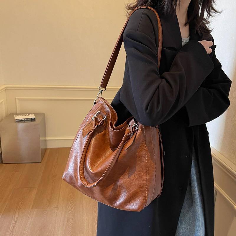 2025 New Shoulder Bag Large Capacity Fashion Texture Handbag Retro Simple Elegant Messenger Bag Women's Bag