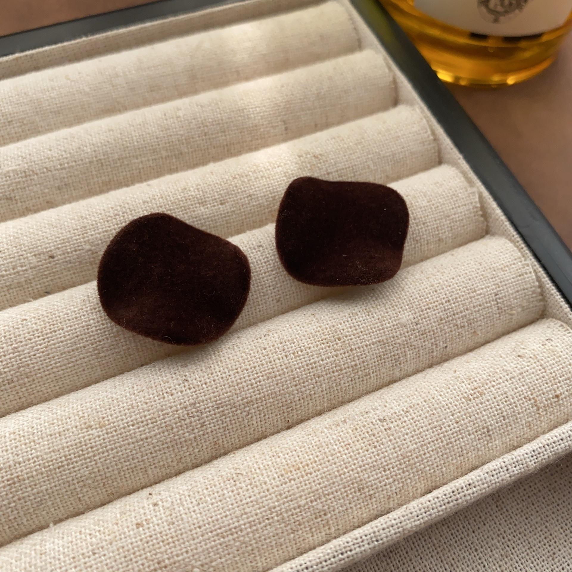 

Burgundy Velvet Geometric Stud Earrings - French Retro Design