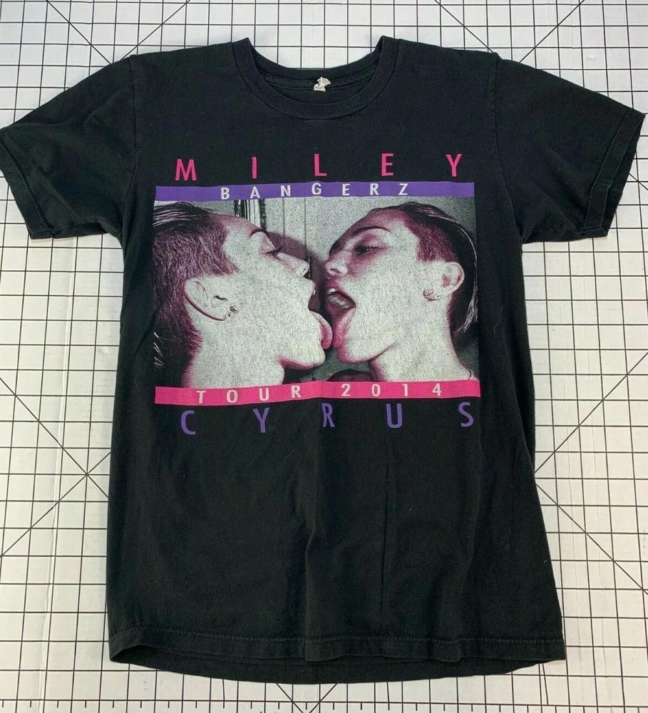 Miley Cyrus 2014 Bangerz Tour T Shirt VTG Black Music Rap Hip Hop BL295 Unisex T-Shirt