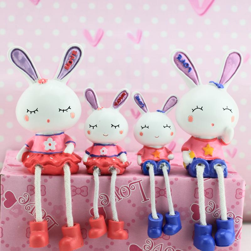 

Креативная мультяшная семья из четырех кукол из смолы с подвесными ножками для украшения дома или автомобиля