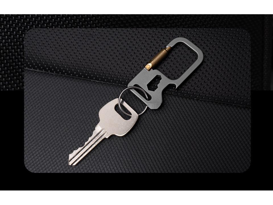 Męski brelok z stopu tytanu z szybkozłączką, otwieraczem do butelek i narzędziem EDC