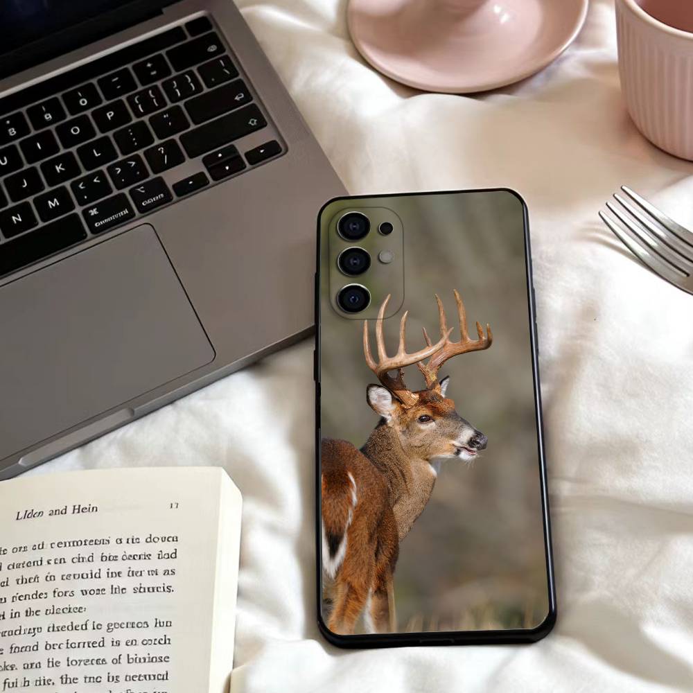 Deer Hunting Phone Case For Samsung S25,24,23,22,30,21,10,9,Ultra,Plus,Lite,FE,4,5 G Soft Black Case