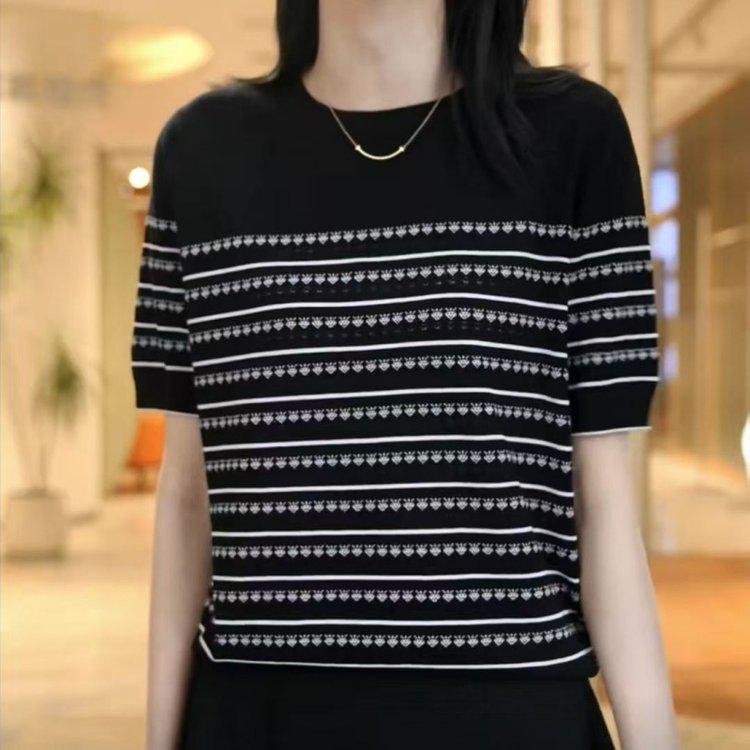 

Loose Striped Short-Sleeve T-Shirt for Middle-Aged & Elderly Women One Size чорний