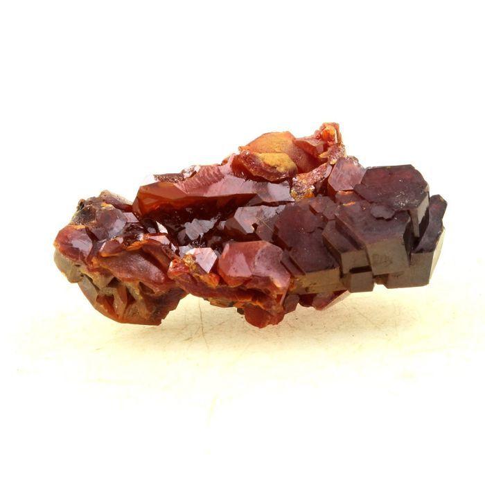 Pierres et Minéraux. Vanadinite. 93.0 ct. Mibladen Mining District, Midelt, Maroc.