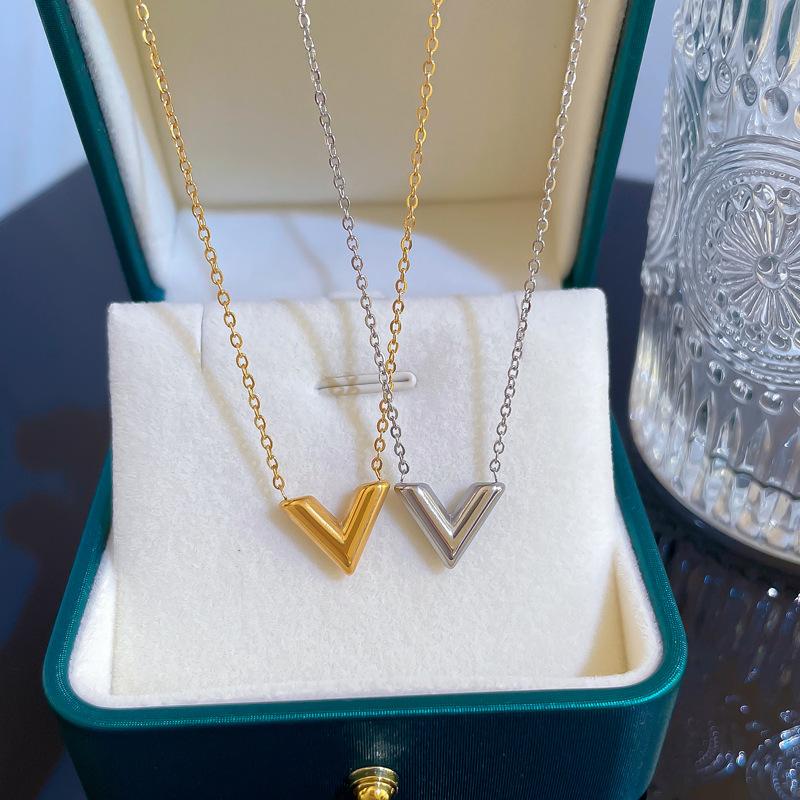 Small V Temperament Furnace Real Gold Necklace Women'S Lucky Collarbone Chain With Jewelry