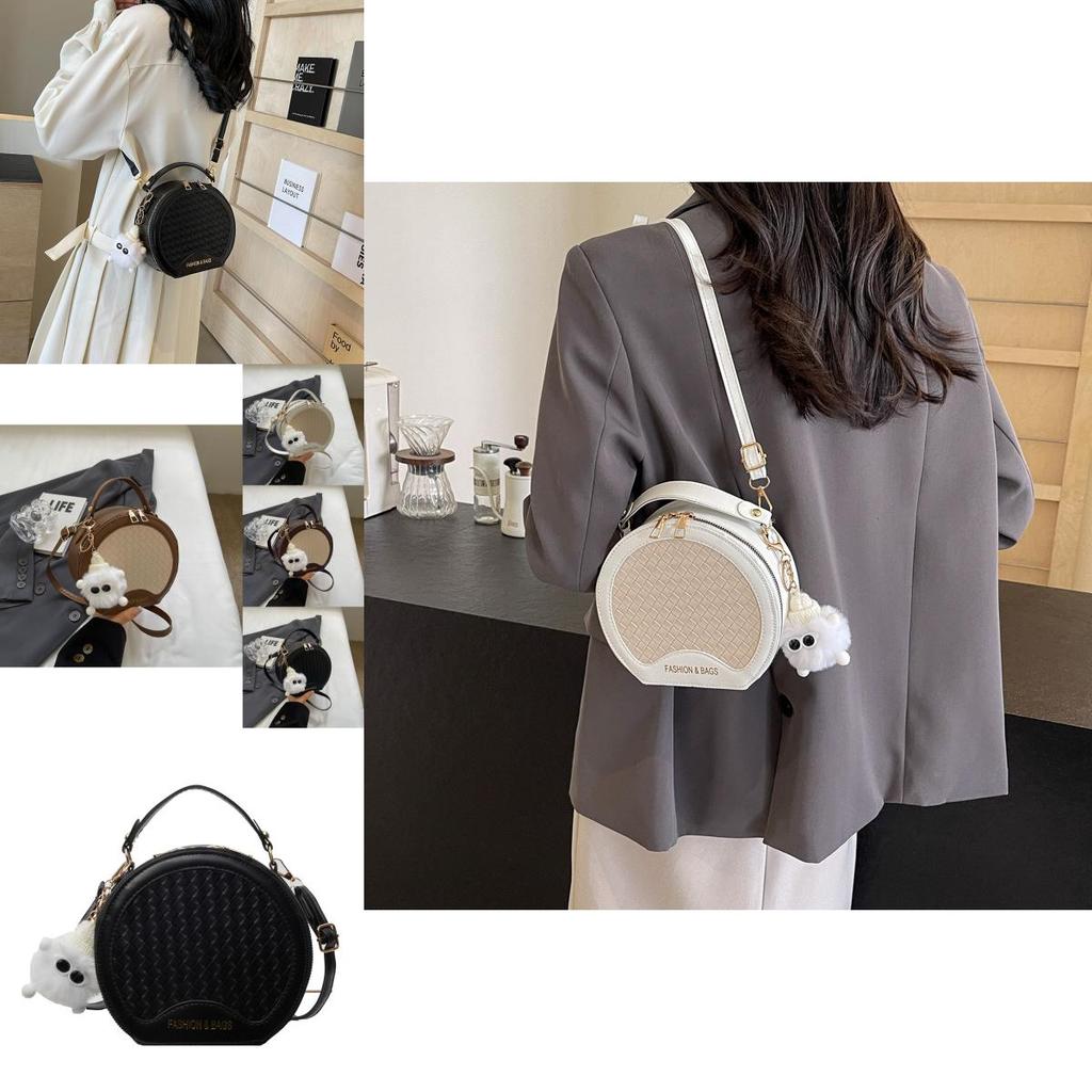 Stylish Trendy Womens Round Crossbody Bag With Zip Closure In Chic Black