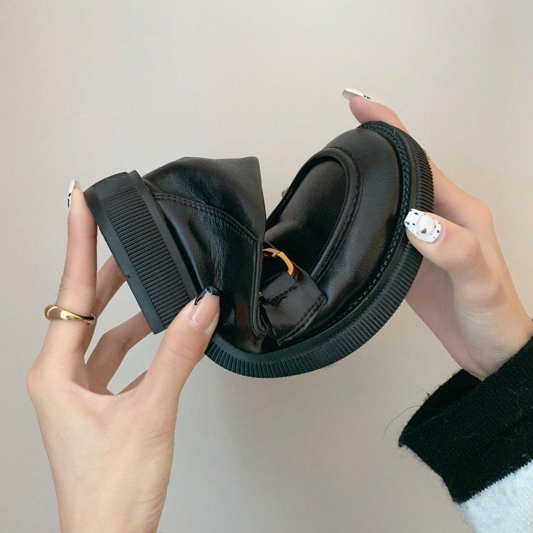 Soft-soled loafers women's one-pedal spring 2025 new flat-soled single shoes black retro British style small leather shoes