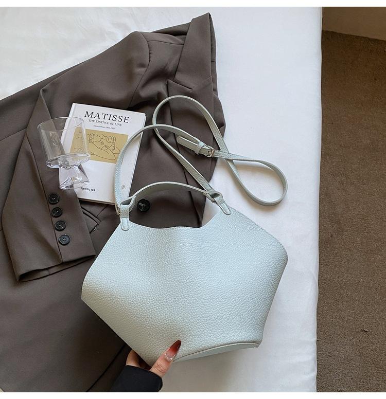 

Premium sense hand bag women s new fashion casual messenger shoulder bag large capacity commuter bucket bag