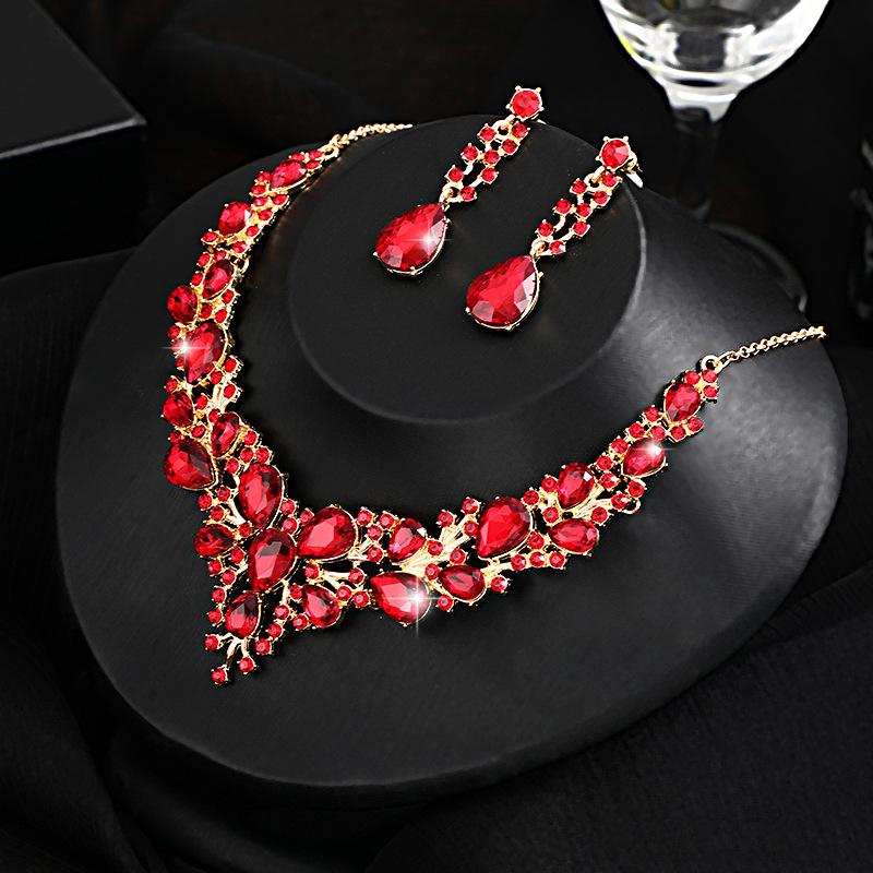 Retro Design European and American Crystal Gemstone Necklace Earrings Set Exquisite Design Fashion Temperament Bridal Jewelry 2026