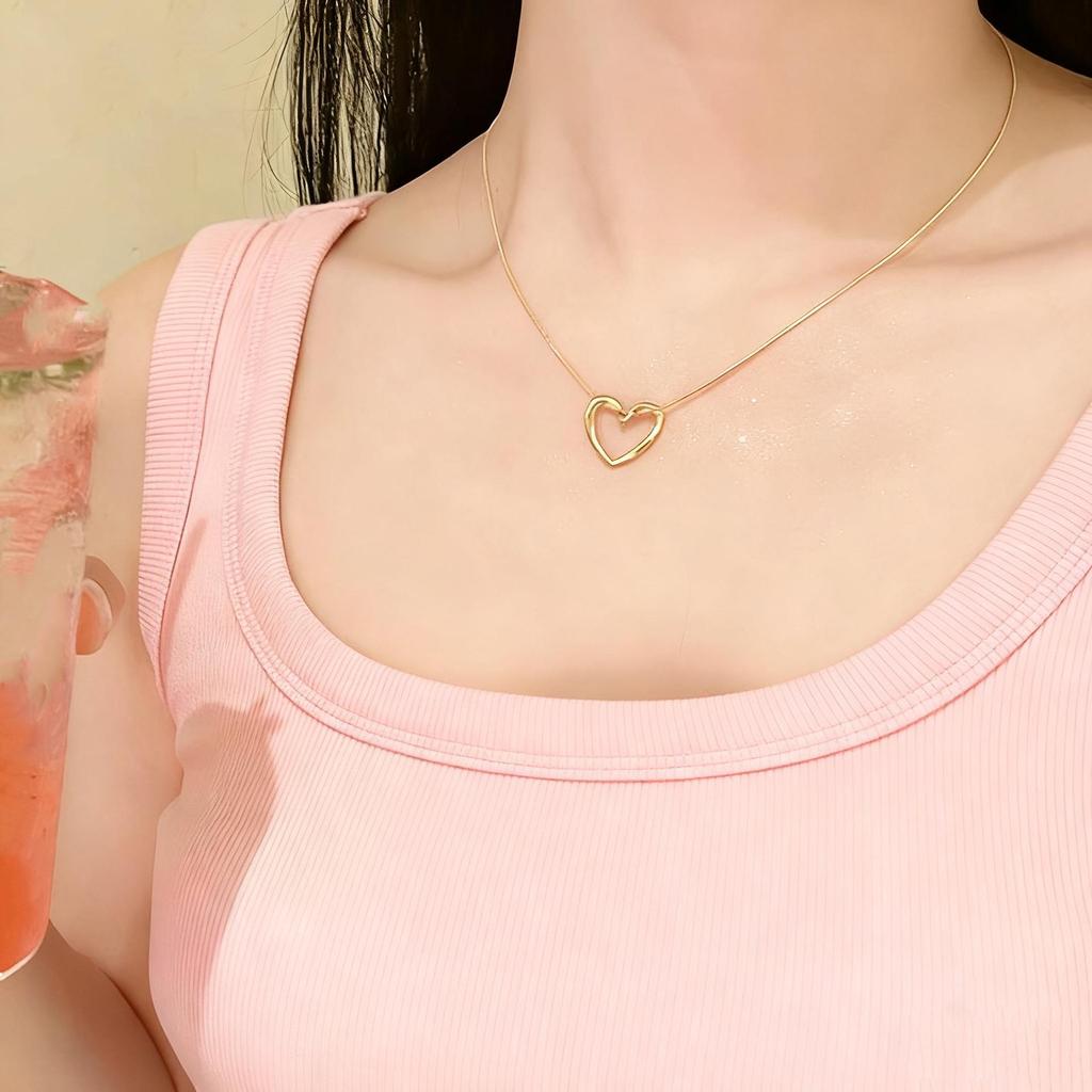 Luxury Heart Pendant Necklace: Elegant Hollow Heart Design for Couples & Friends