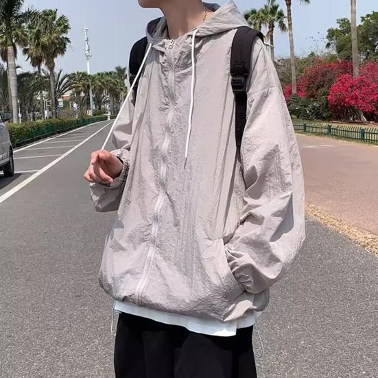 Pánská bunda na ochranu proti slunci s elastickými manžetami Volný střih Kapuce proti stříkající vodě/Větruvzdorný zip Kapsy Venkovní kabát