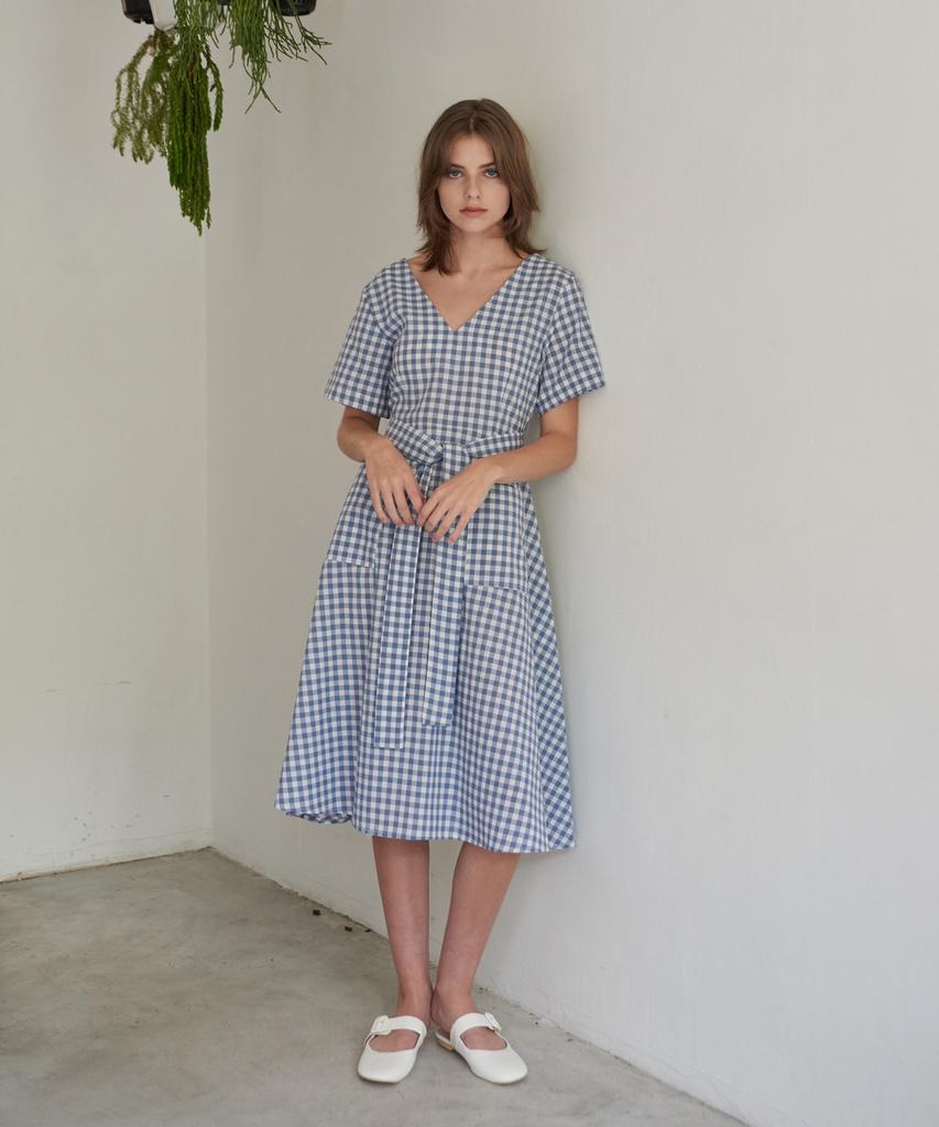 Maneseu Muh V-Neck Dress (2 Colors)