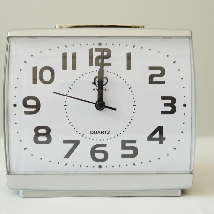 

Большой буквенный бесшумный будильник Часы для пожилых людей с ночником Простые студенческие детские настольные прикроватные часы для спальни