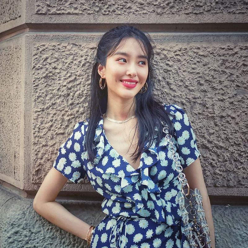 

Vacation V-neck One-Piece Wrap Dress Little Daisy Yang Caiyu s Blue Daisy Floral Clothes M.