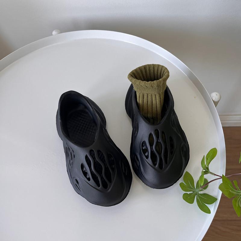

Summer Kids Clogs Breathable Hollow Shoes for Boys Girls Toddler Beach Sandals Non-Slip Garden Shoes Parent-Child Matching 42-43
