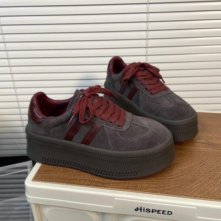 Chaussures d'entraînement rétro allemandes pour femmes automne 2025 nouvelles chaussures de sport polyvalentes à semelle épaisse rehaussées à lacets chaussures décontractées à couleurs assorties