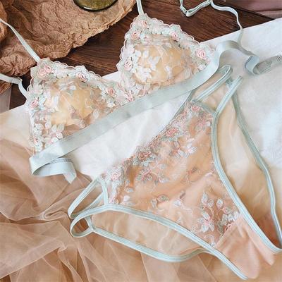 Set reggiseno sexy con coppa a triangolo Set biancheria intima da donna con ricamo di fiori in pizzo Set di mutandine vuote estive con reggiseno push up ultra sottile francese