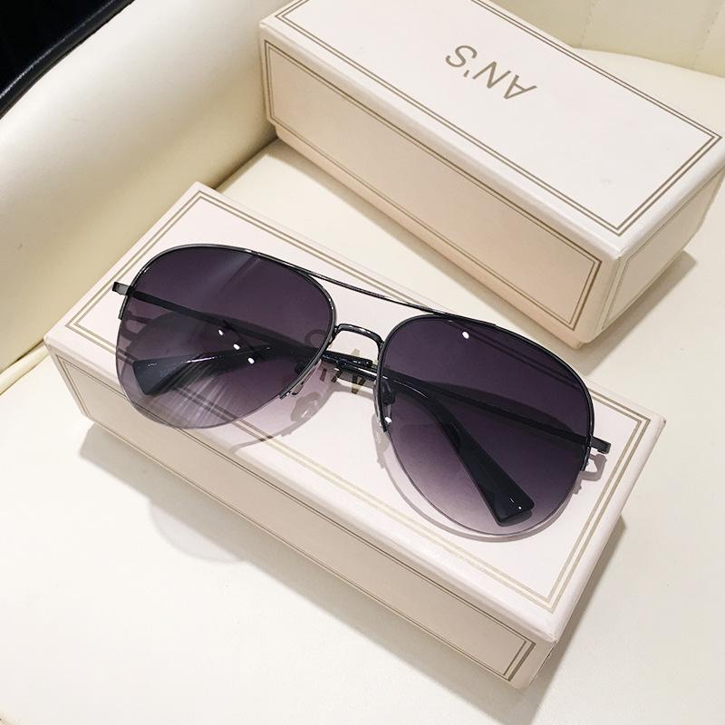 Pilot Super Cool Frog Mirror Tea Color Sunglasses - Unisex Retro Style for Drivers, Couples, and Big Faces, Black.