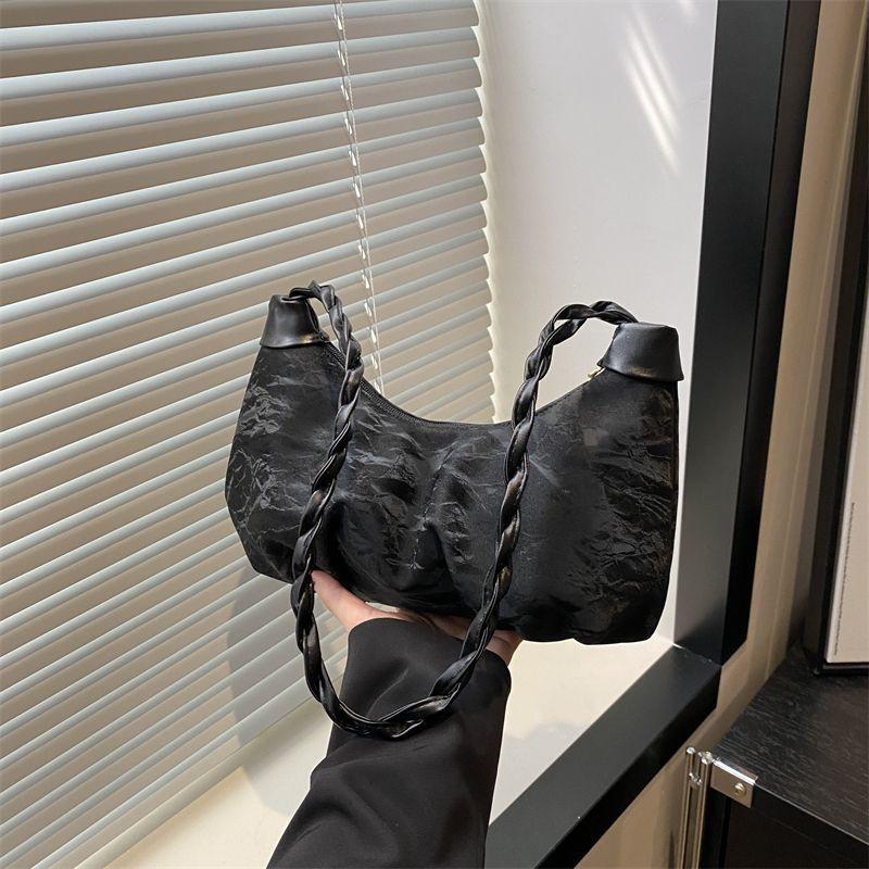 

Folded cloud underarm bag niche design bag women s new summer high-end texture shoulder messenger bag