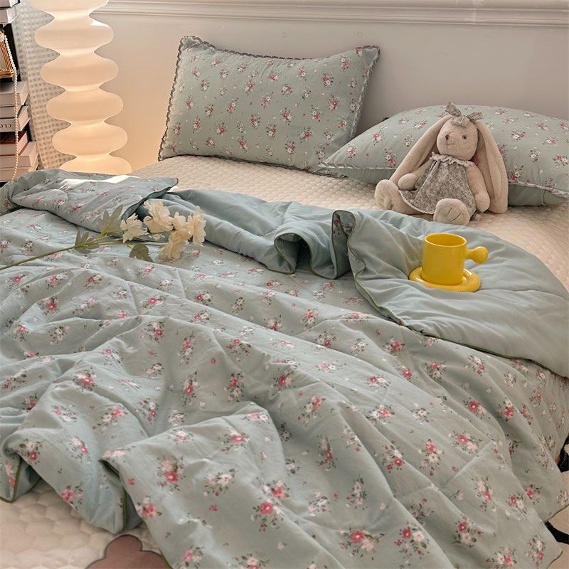 Floral Print Quilt Soft Skin-Friendly Breathable Summer Comforter With Ultrasonic Embossing Summer Machine Washable Bedspread