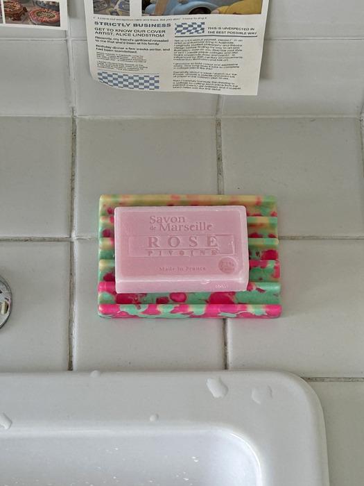 Elegant Table La Siesta Upcycled Softlay 8-Piece Soap Dish Soap Case Yellow Pink