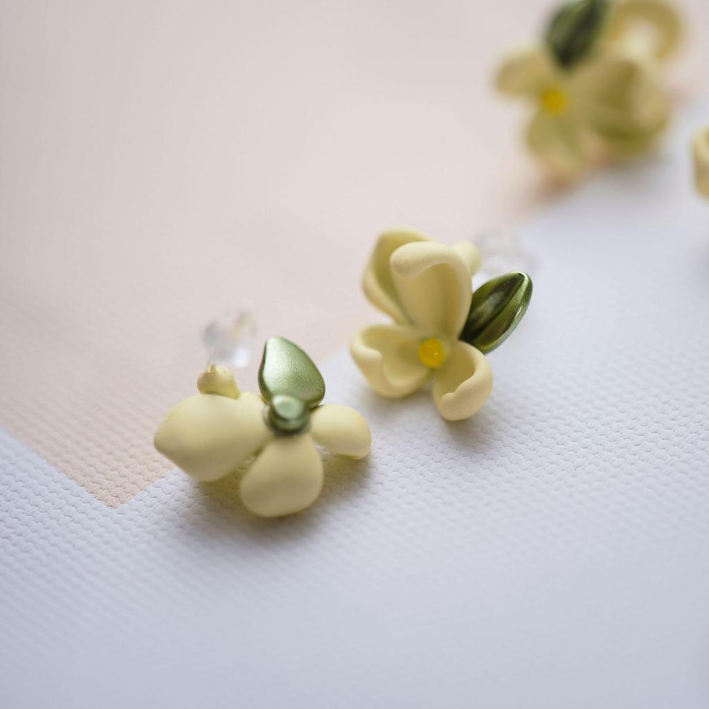 Elegant Zircon Flower and Pearl Stud Earrings - High-End Niche Design