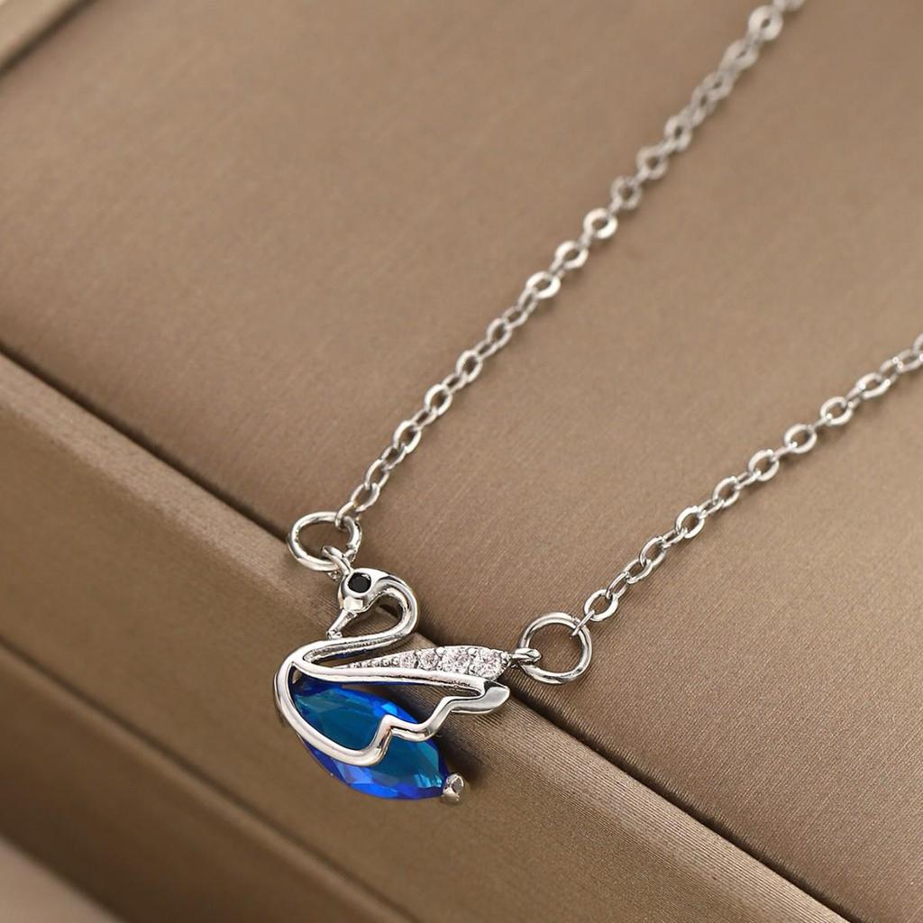 Swan Zircon Necklace: Elegant Women's Light Luxury Clavicle Chain with Sweet Temperament