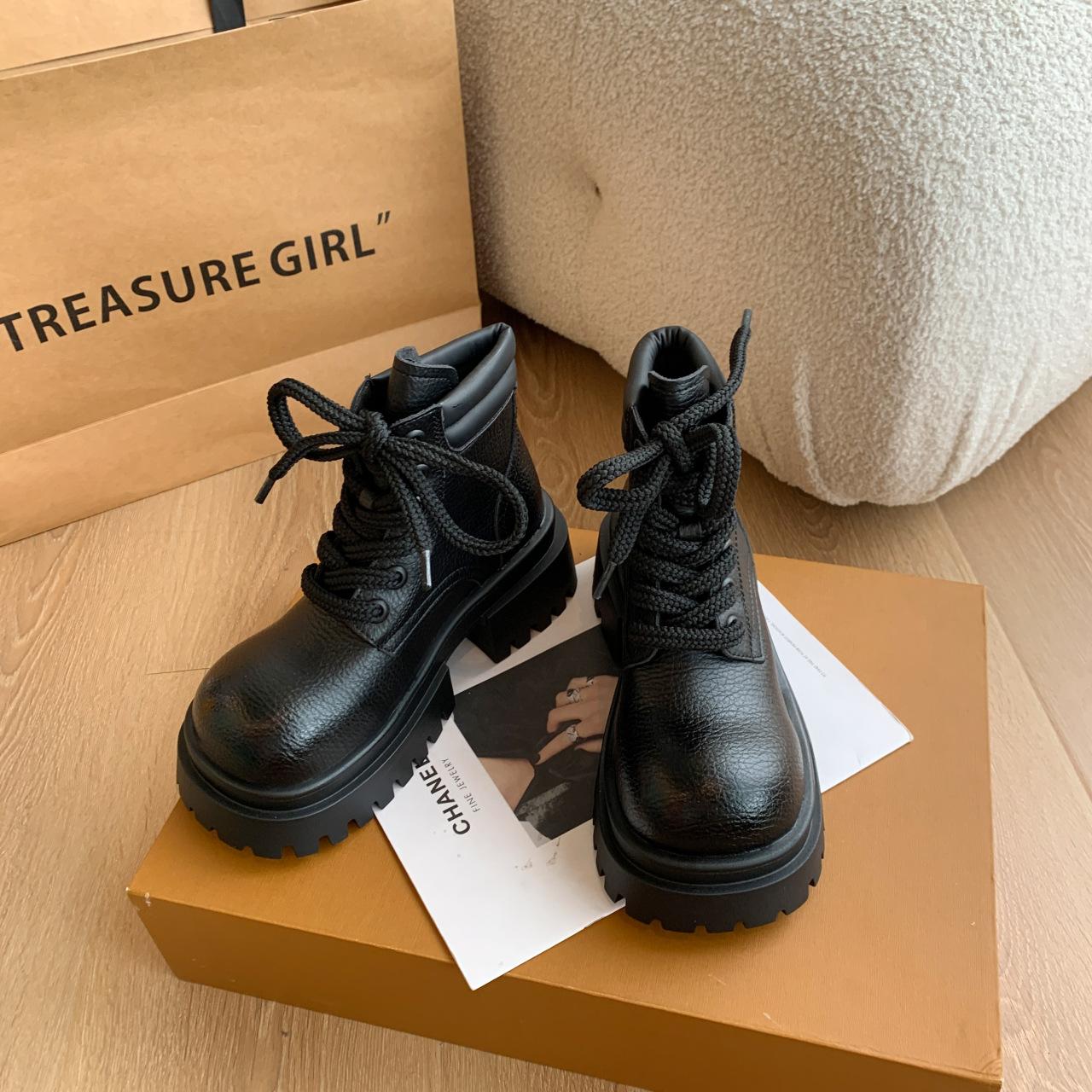 

White versatile platform British Martin boots women s 2024 autumn and winter heightened thick heel short knight boots 40 чорний