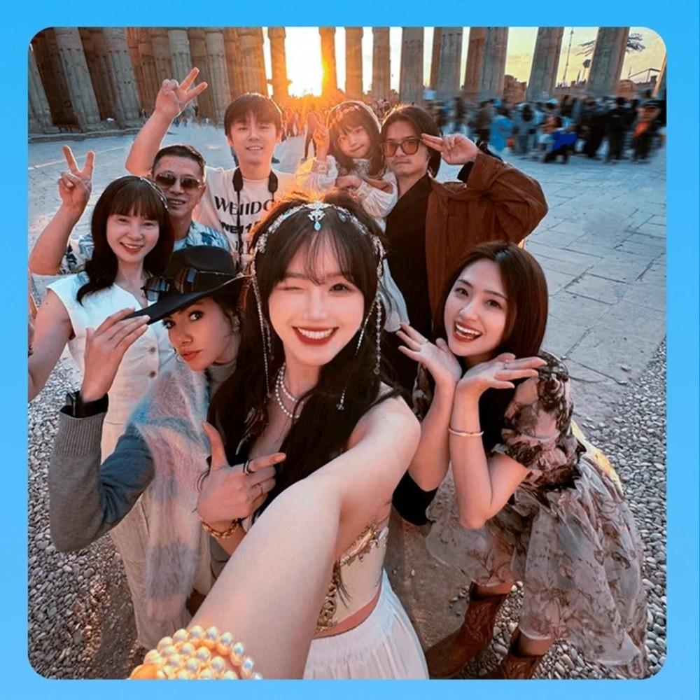 Same Screen Display Screen Remote Control Mini Phone Rear Camera  Vlog Recording