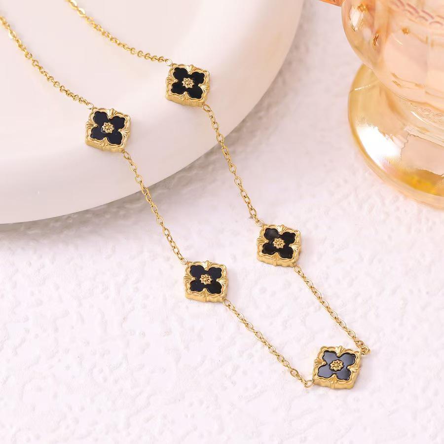 European Three-Piece Jewelry Set: Retro Black Gold Four-Leaf Clover Necklace, Earrings, and Bracelet