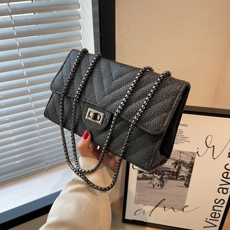 Urban Chic Quilted Chain Shoulder Bag Summer 2022 Stylish Pu Leather Crossbody