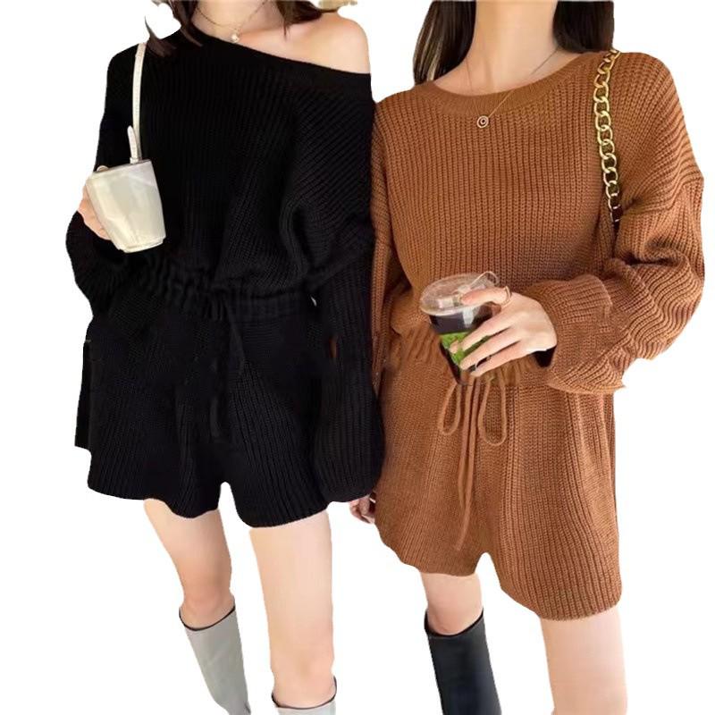 2026 Korea Autumn/Winter Retro Knit Jumpsuit: Round Neck, Lace-up Waist, Long Sleeve, Wide-leg Shorts.