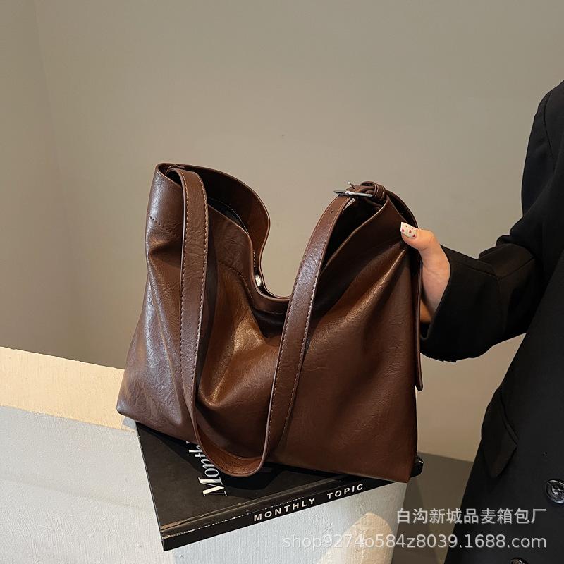 

Textured pleated bag women s 2025 new autumn and winter fashion large-capacity tote bag versatile messenger shoulder bag