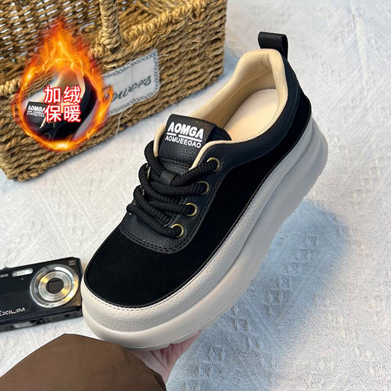 Retro little white shoes 2026 spring thick-soled heightening shoes women's casual board shoes women's shoes soft soles are not tired
