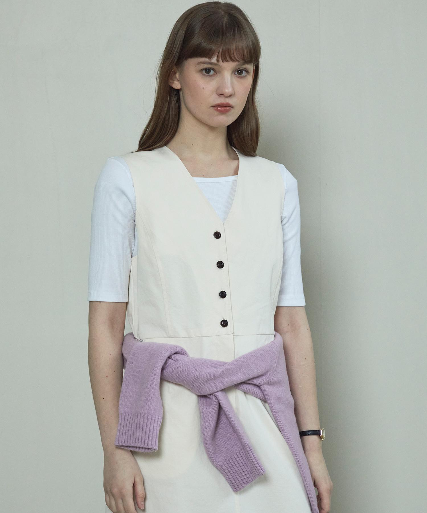 Button U Neck T-Shirt (Ivory) White/Free