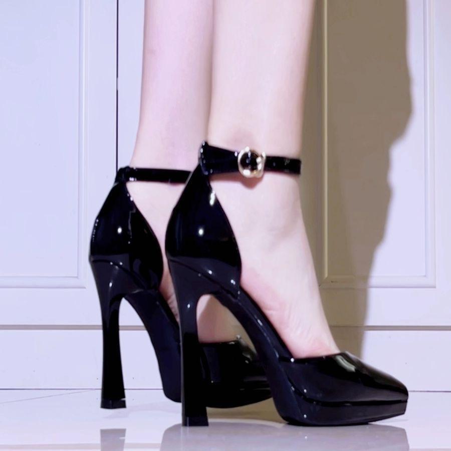 One word with bag head sandals temperament spring and autumn thick heel waterproof table strap high heel sandals French nude pointed head