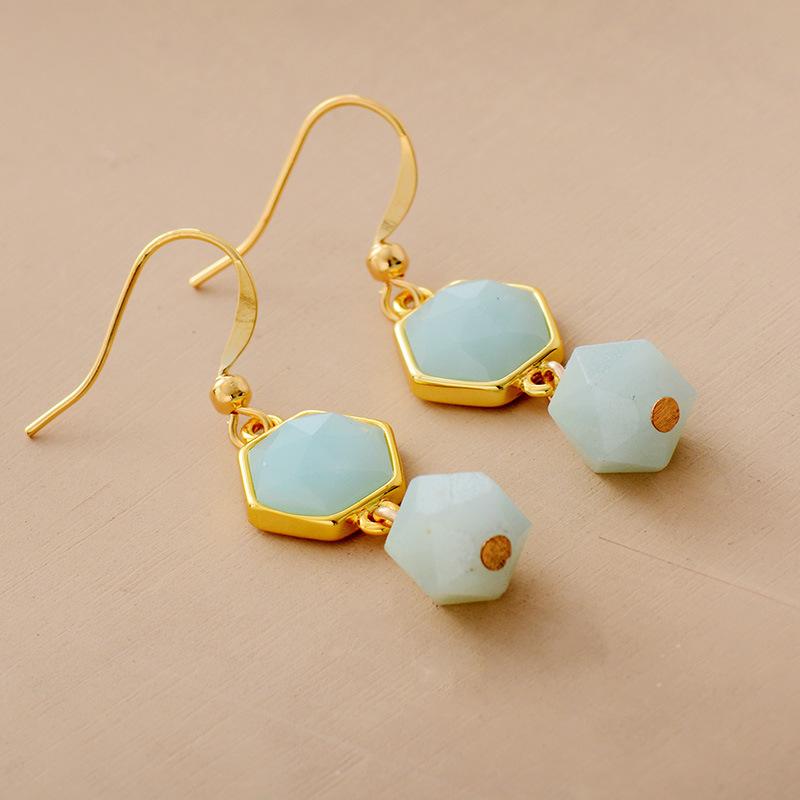 Modern high-end pendant earrings, natural stone, elegant European and American popular jewelry, jewelry earrings.