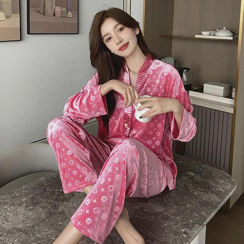 Women's Gold Velvet Pajamas: Cute, Loose, Long-Sleeved Style Seen On Douyin Celebrities - Perfect for Autumn and Winter.