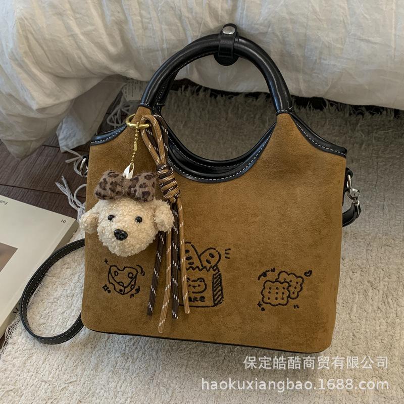 Retro Niche Matte Bag Women's 2025 New Exquisite Versatile Messenger Bag Fashionable Super Fire Handbag Small Bag