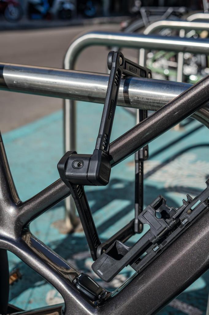 ABUS Bordo 6200K 90 SH Faltschloss Flexibles Fahrradschloss mit Halter Drehbarer Schlosskörper Sicher durch Gehärteten Stahl und XPlus Zylinder Schwarz - -