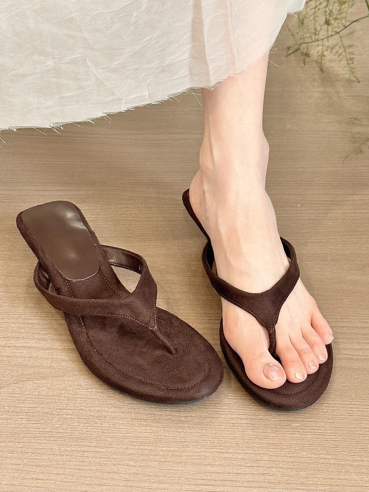 

Ernie is here! Retro suede round head slope heel flip-flops female summer toes with thick heel sandals 40