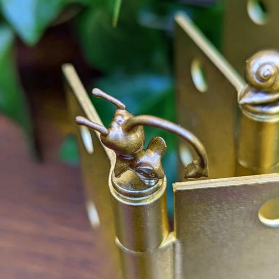 8PCS Hinge Decorative Ornaments Resin Miniature Figurines Hinge Toppers Retro Style Home Decorations for Cabinet Doors