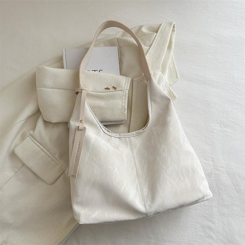 Chic And Spacious Womens Shoulder Bag 2024 New Casual Tote With Magnetic Closure