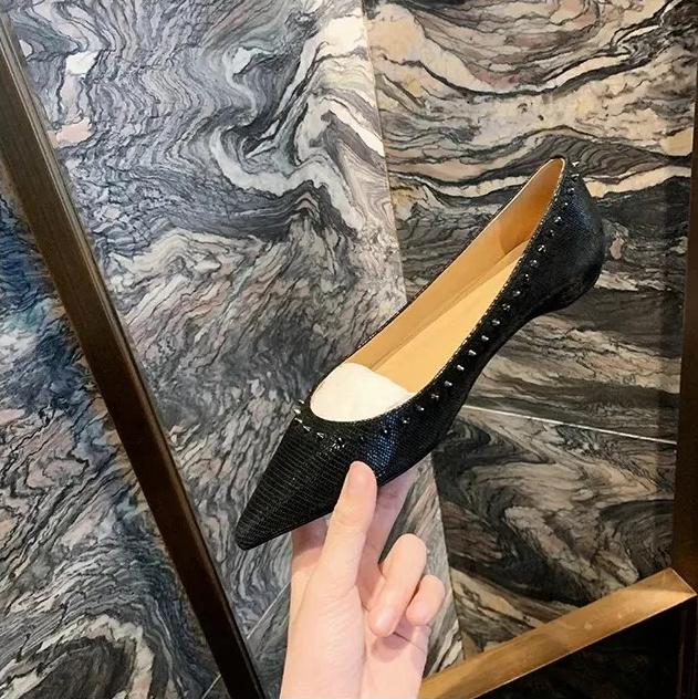 Fashion Sheepskin Leather with Rivet Pointed Toe Slip On Flats Women Comfortable Spikes Casual Shoes Low Cut Single Shoes for Women
