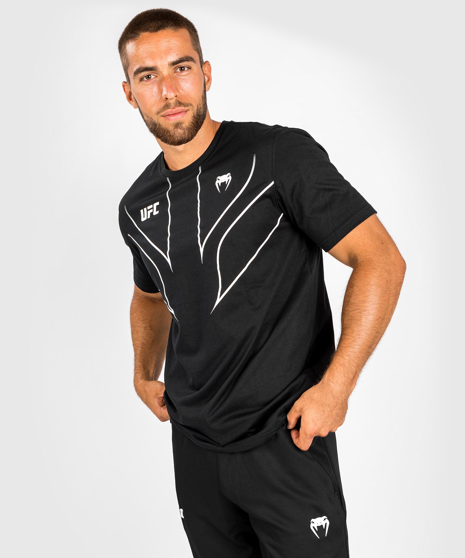 

Футболка UFC VENUM Fight Night 2.0 Replica – Черный