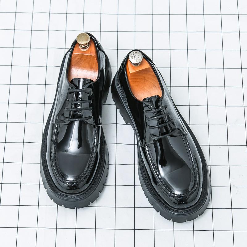 Scarpe di lusso in pelle di alta gamma, senso di alta gamma nel Regno Unito, casual rialzate con suola spessa lucida