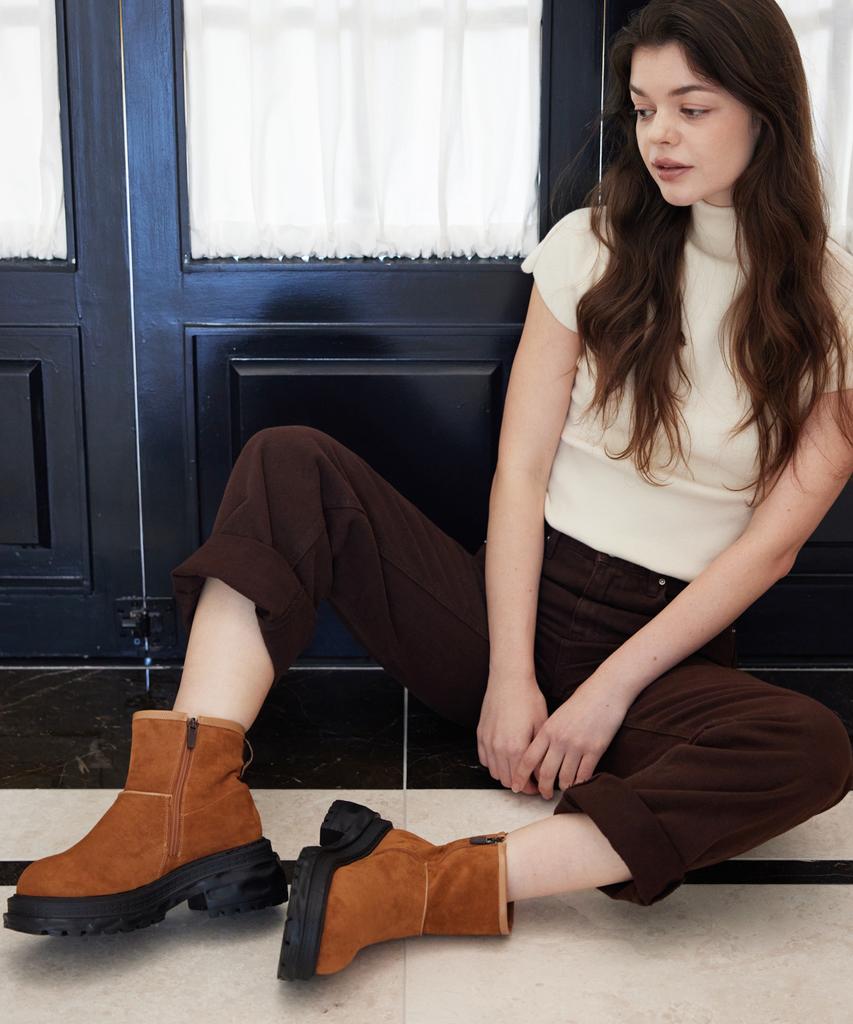 Cesti Cozy Tread Ankle Boots (Tan)