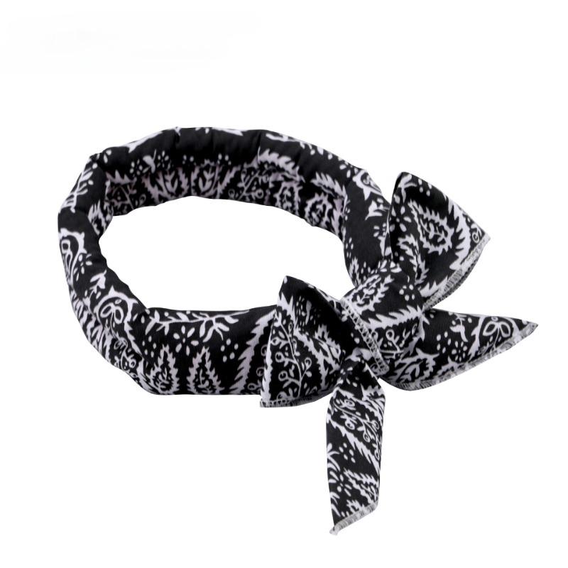 

Pet Cooling Scarf Ice Collar for Cats Dogs Summer Heat Relief Outdoor Travel Accessory with Breathable Cartoon Design чёрный