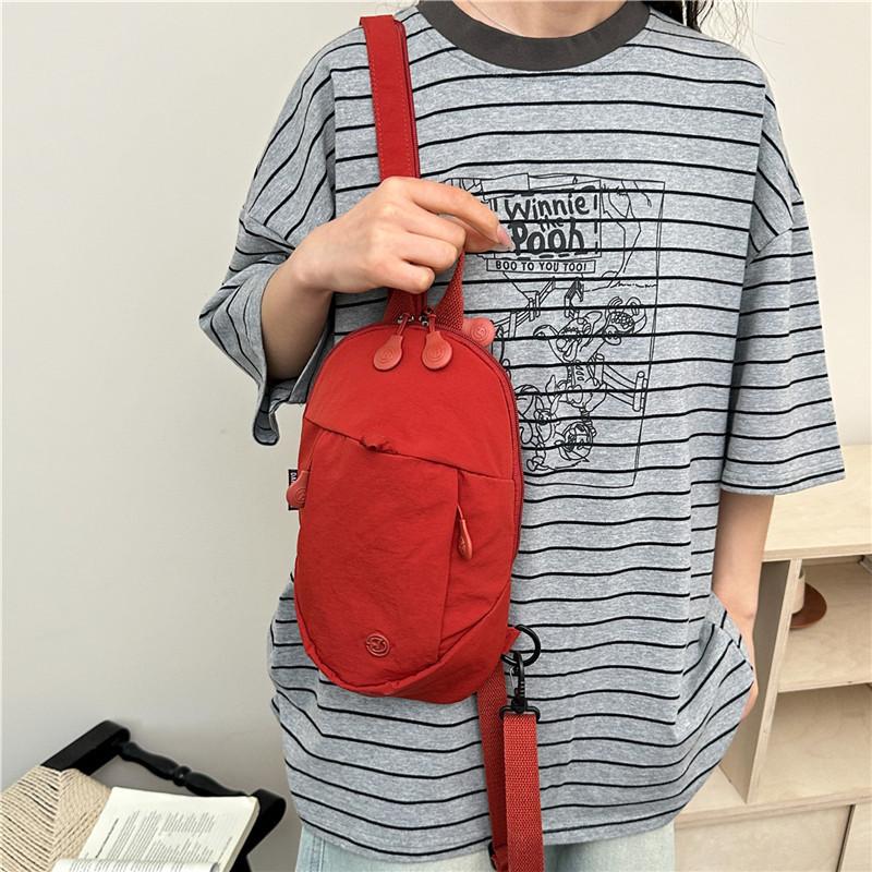 Multifunkční taška přes hrudník Dámský vodotěsný nylonový batoh Lehká crossbody taška na cesty