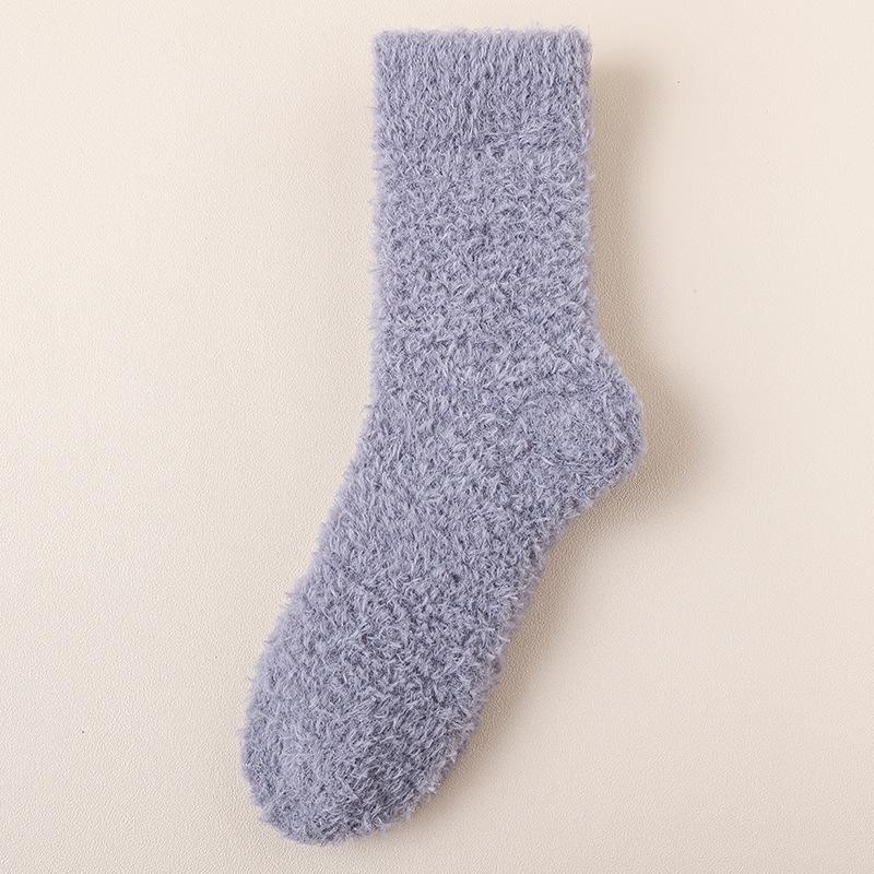 Coral Velvet Women's Mid-Calf Socks: Thick, Non-Shedding, Fleece-Lined for Autumn/Winter Warmth, Ideal for Sleep, Postpartum, and Home Use